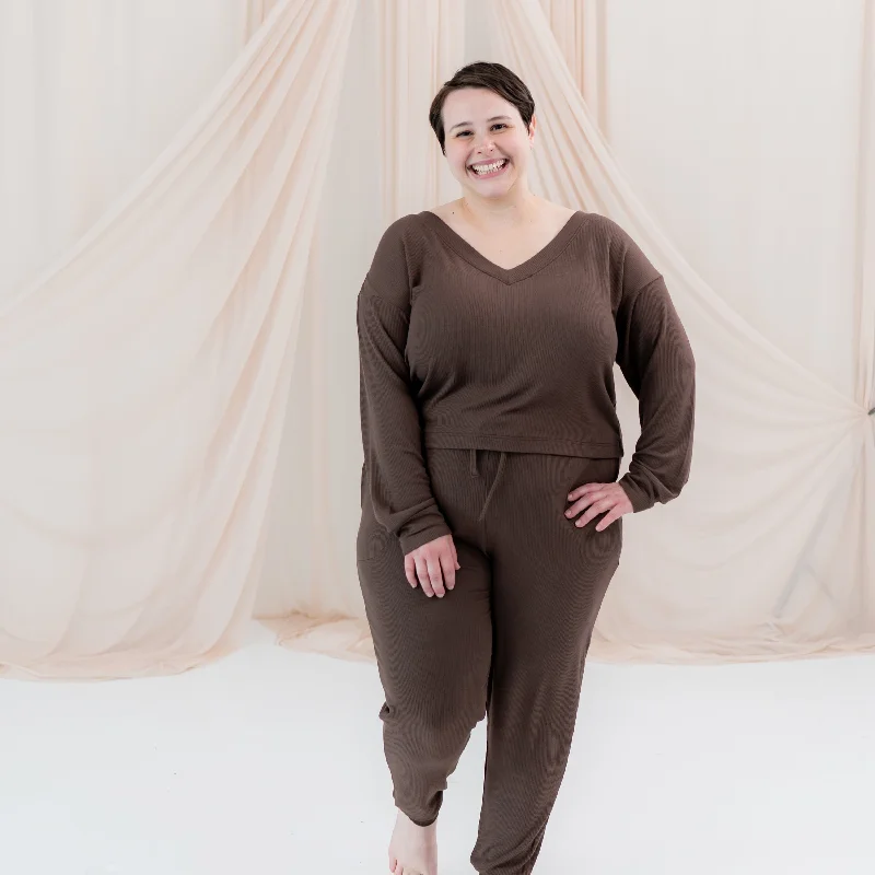 Women's Ribbed Long Sleeve Crop Top in Espresso Cashmere Blend Cotton Blend Poly Blend Women's Ribbed Long Sleeve Crop Top in Espresso Cashmere Blend Cotton Blend Poly Blend