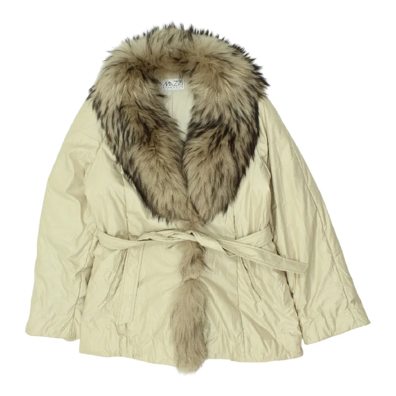 Mazzi Womens Beige Fur Collared Jacket | Vintage High End Designer Coat VTG Welt Pockets Slit Pockets Flap Pockets Mazzi Womens Beige Fur Collared Jacket | Vintage High End Designer Coat VTG Welt Pockets Slit Pockets Flap Pockets