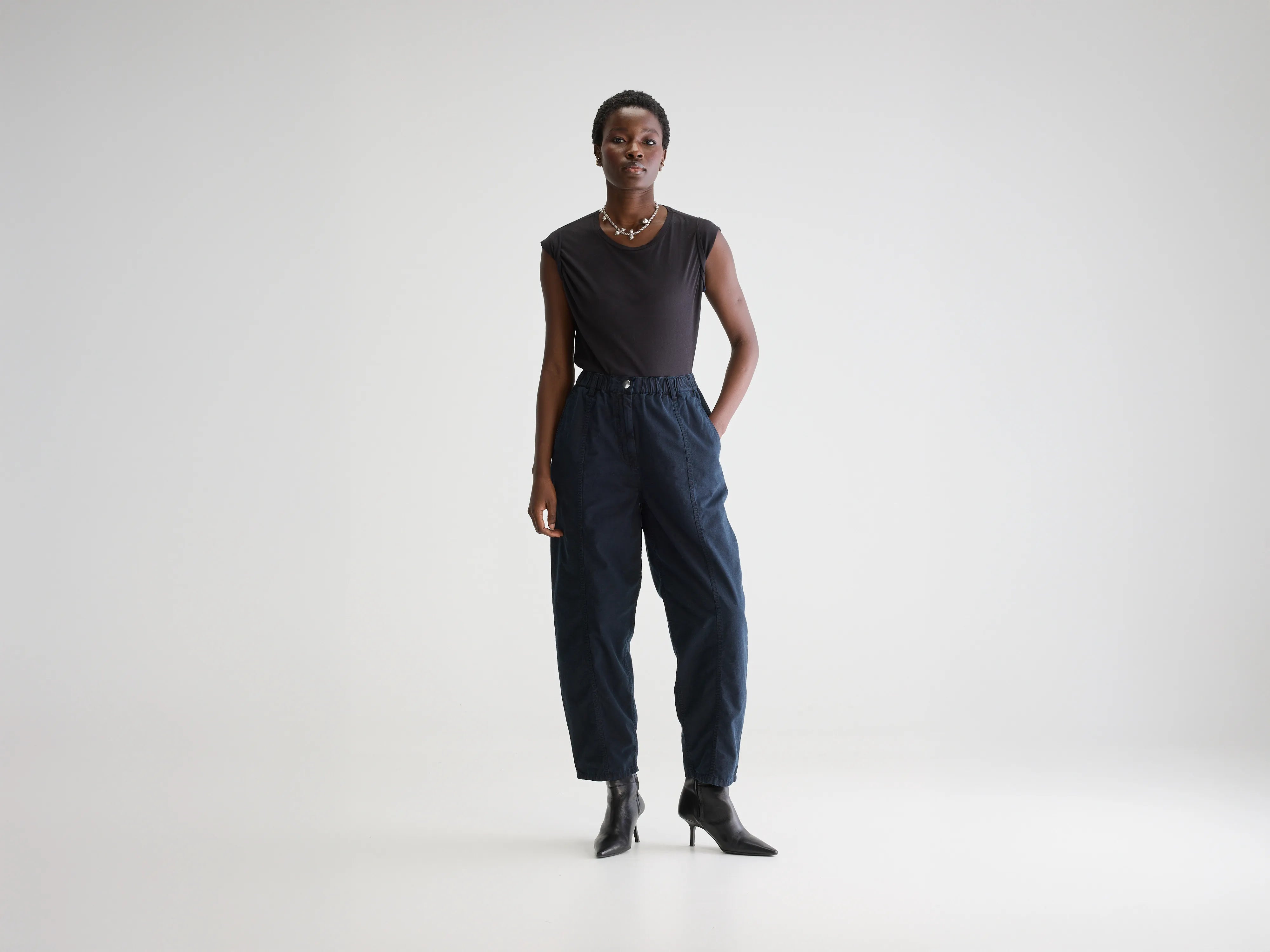 Wesly relaxed trousers (251 / W / NAVY) Trousers Denim Distressed